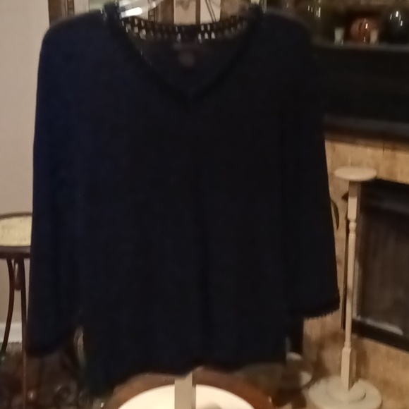 NWOT rayon/nylon blend blouse w jeweled/beaded neckline/cuffs & side slits Lg - Picture 2 of 12